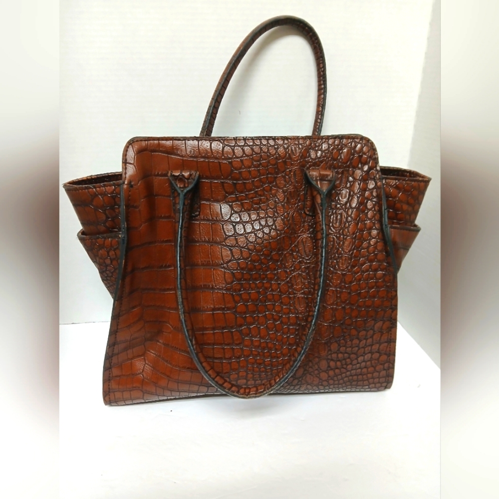 London Fog Elegant Brown Crocodile-Embossed Women's Bag - Picture 2 of 9